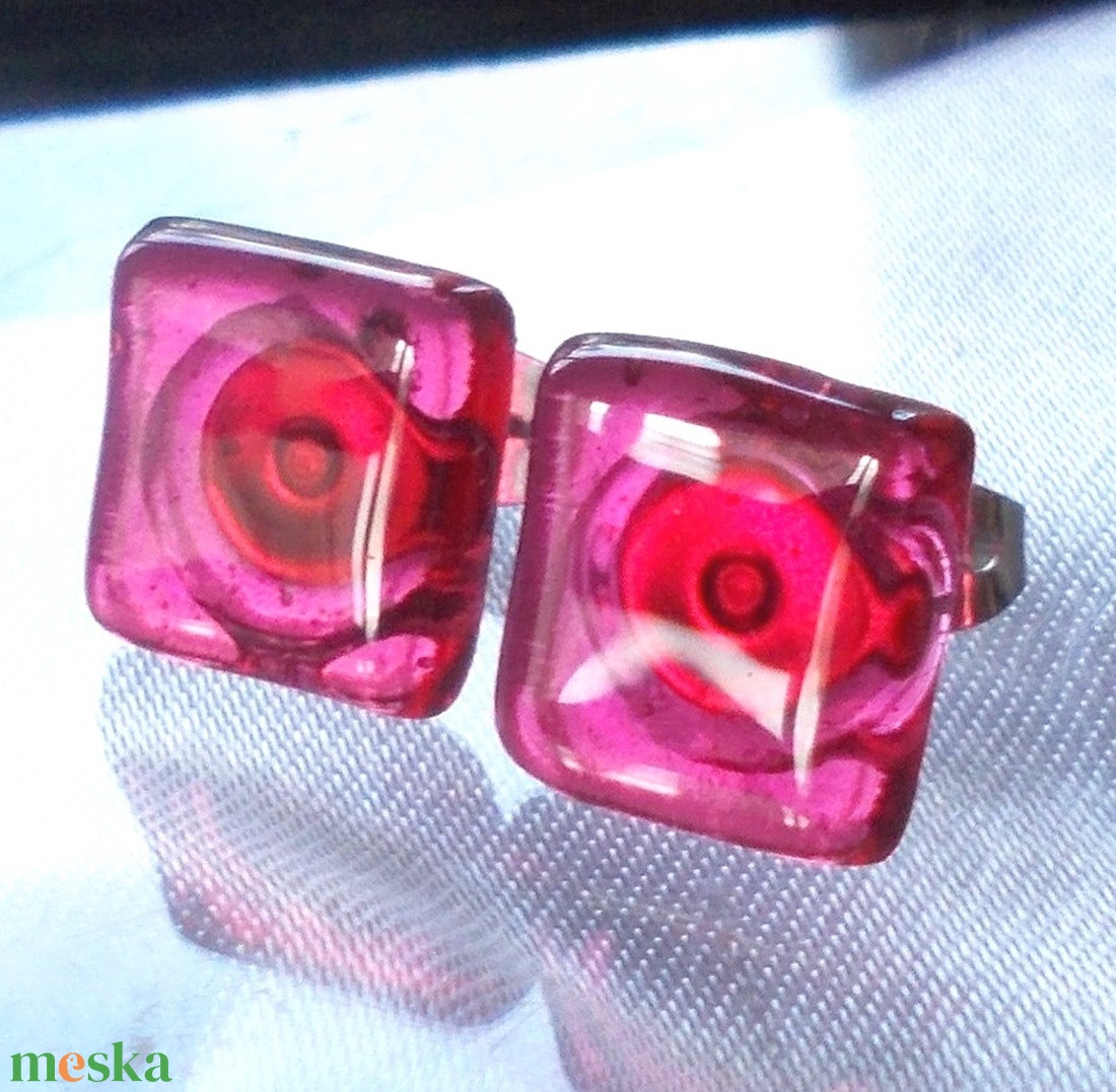 Málna színű üveg fülbevaló, ajándék  névnapra, születésnapra. - ékszer - fülbevaló - Meska.hu