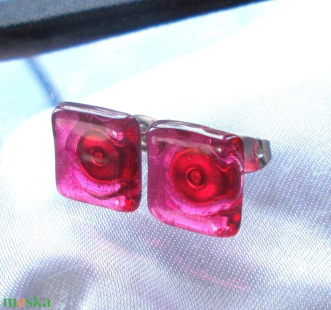 Málna színű üveg fülbevaló, ajándék  névnapra, születésnapra. - ékszer - fülbevaló - Meska.hu