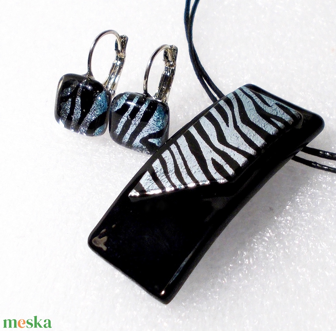 NEMESACÉL! Ezüst-fekete zebra mintával, saját  tervezésű hajlított ékszerszett. - ékszer - ékszerszett - Meska.hu