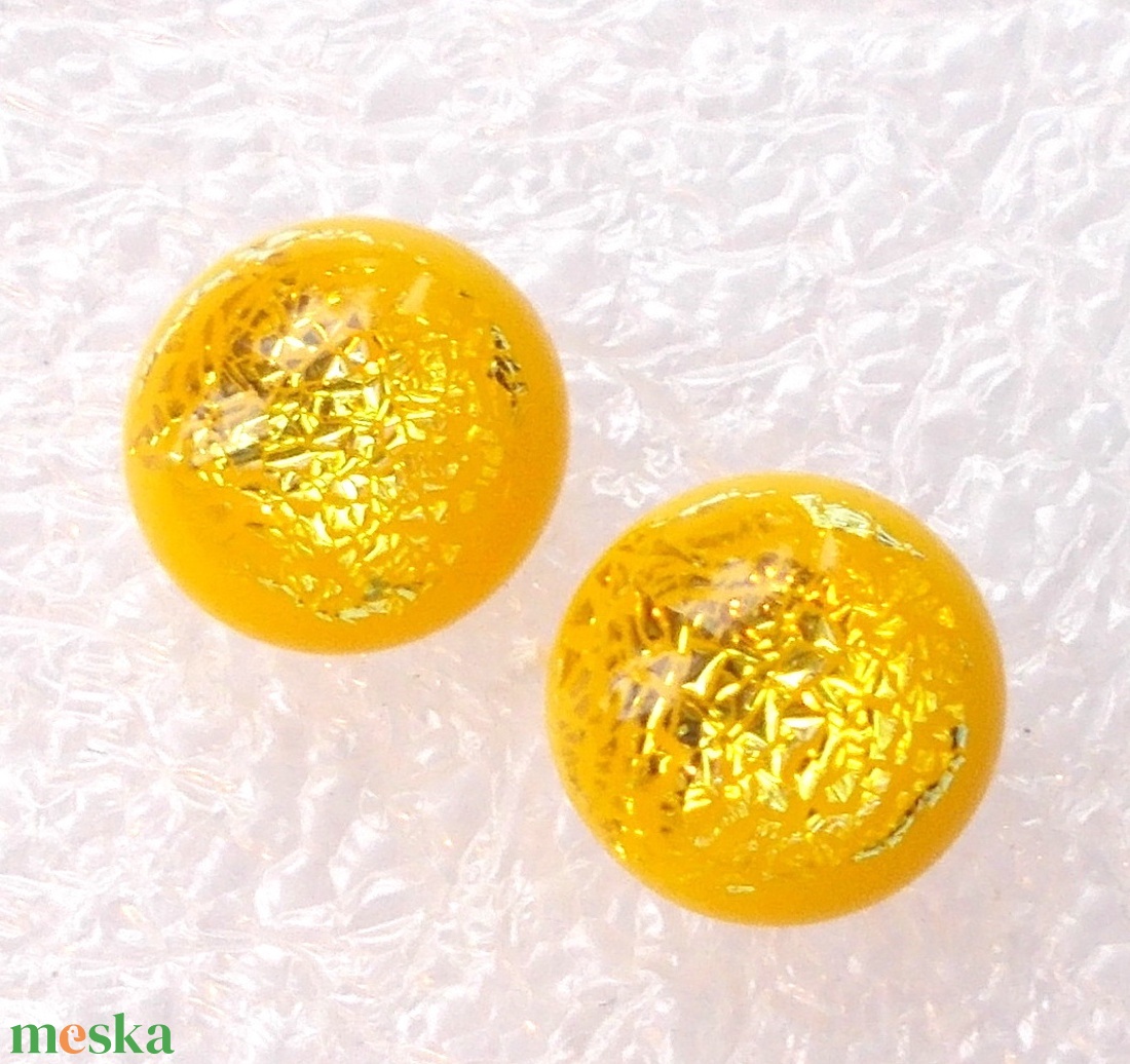 NEMESACÉL!  Arany boglárka stiftes fülbevaló, ajándék nőknek névnapra, születésnapra.  - ékszer - fülbevaló - pötty fülbevaló - Meska.hu