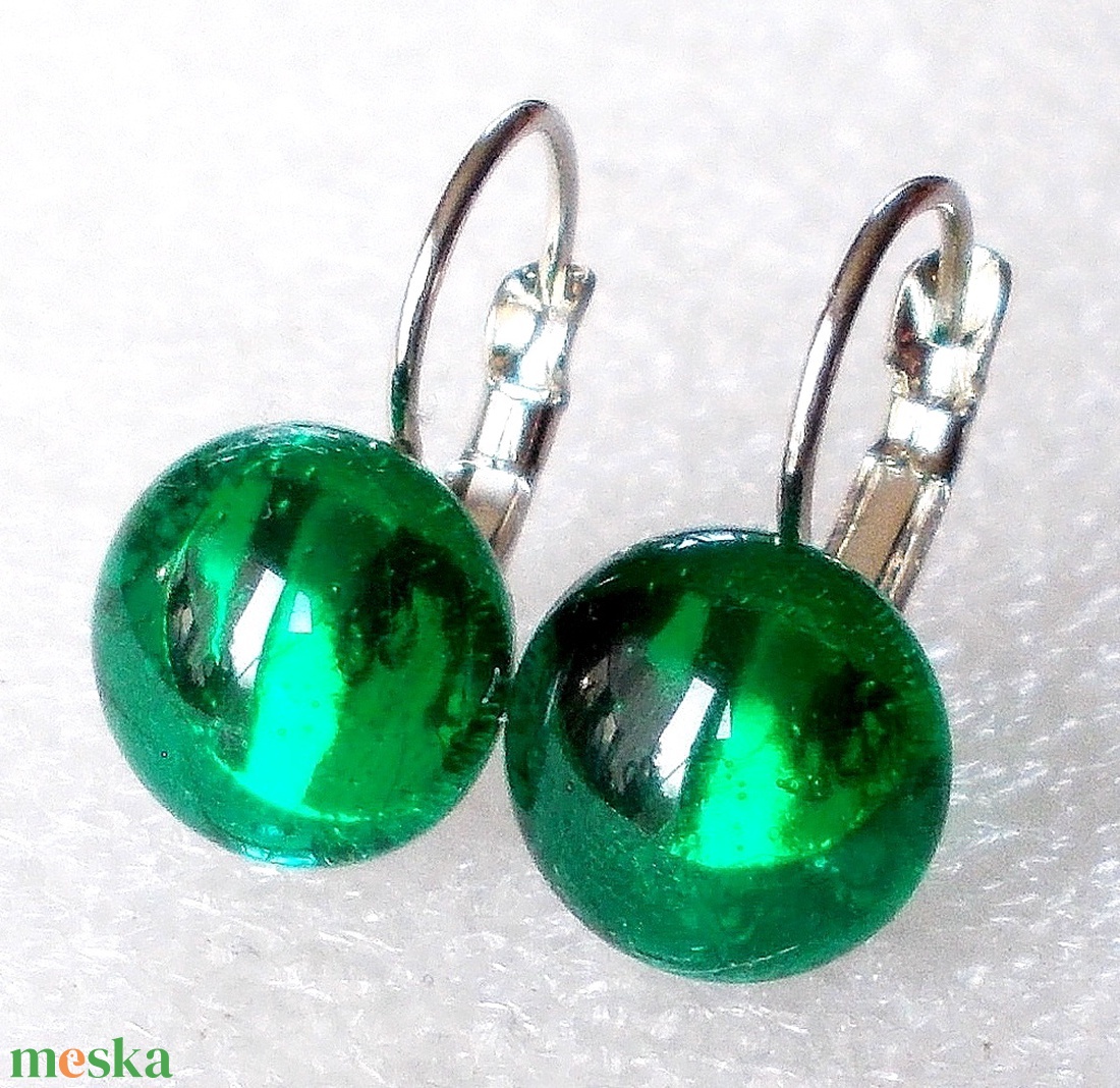 AKCIÓ! Smaragd ragyogás kapcsos fülbevaló, ajándék nőknek névnapra, születésnapra.  - ékszer - fülbevaló - lógó fülbevaló - Meska.hu