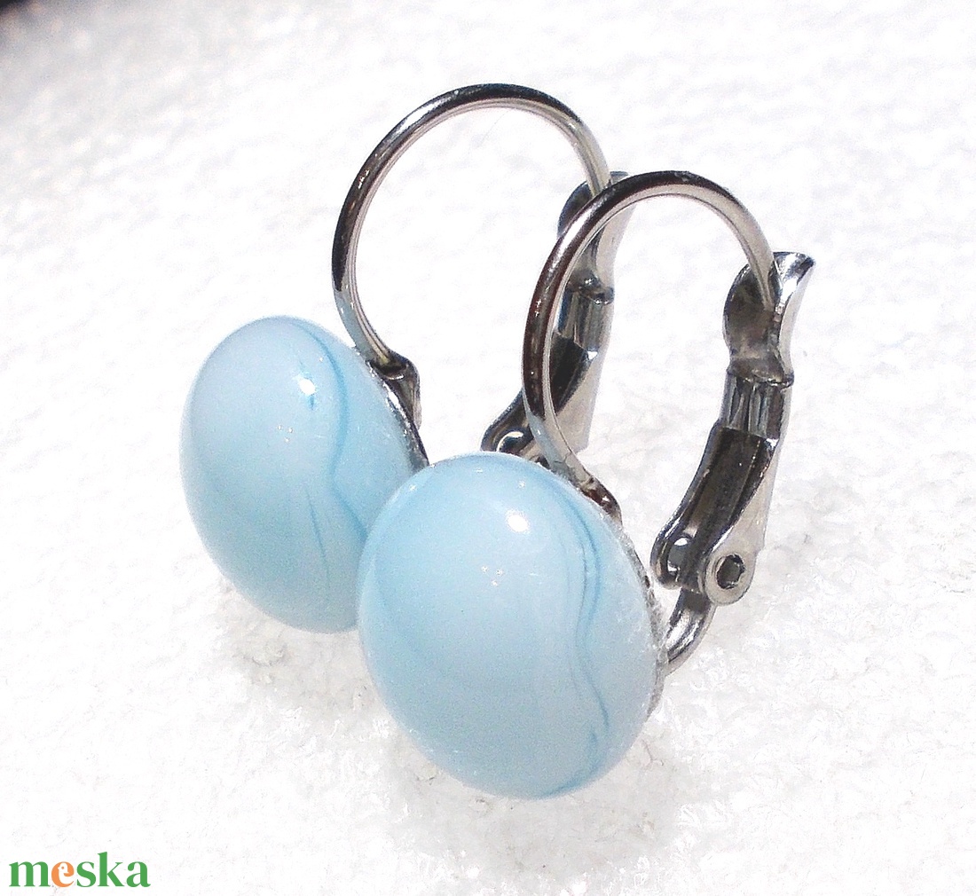 Puderkék üveg fülbevaló, ajándék nőknek névnapra, születésnapra.  - ékszer - fülbevaló - lógó fülbevaló - Meska.hu