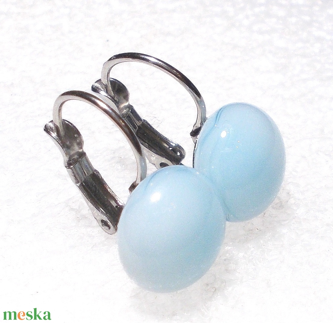 Puderkék üveg fülbevaló, ajándék nőknek névnapra, születésnapra.  - ékszer - fülbevaló - lógó fülbevaló - Meska.hu