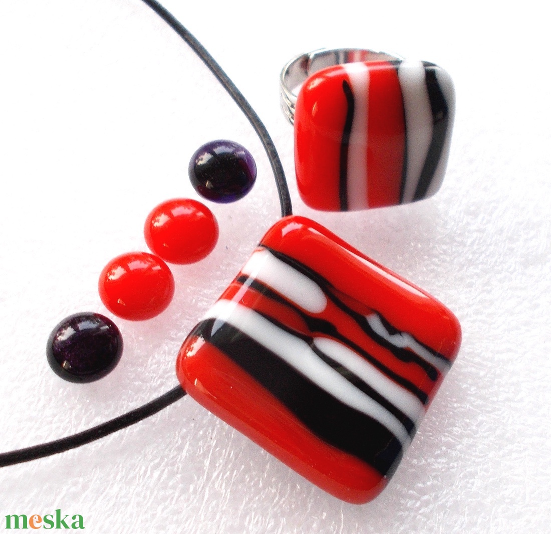 AKCIÓ! Piros-fekete-fehér  ékszerszett , ajándék lányoknak. - ékszer - ékszerszett - Meska.hu