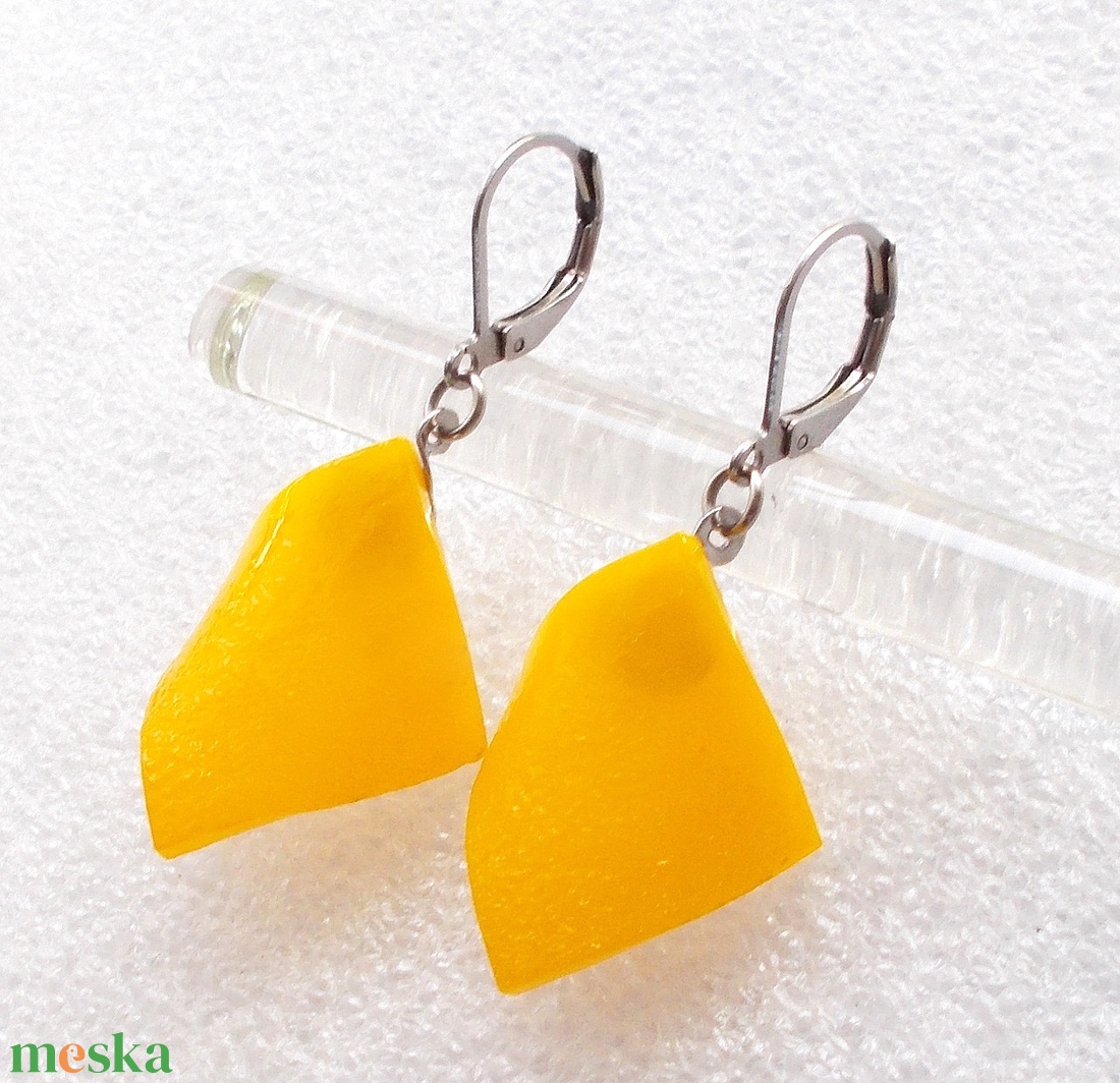 NEMESACÉL! Hajlított kocka formájú fülbevaló, ajándék nőknek névnapra, születésnapra.  - ékszer - fülbevaló - lógó fülbevaló - Meska.hu