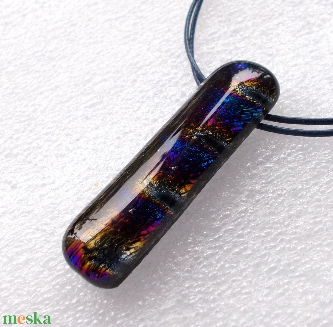 Kékes-bíbor mintás dichroic medál, ajándék névnapra, születésnapra. - ékszer - nyaklánc - medálos nyaklánc - Meska.hu Kékes-bíbor mintás dichroic medál, ajándék névnapra, születésnapra. - ékszer - nyaklánc - medálos nyaklánc - Meska.hu