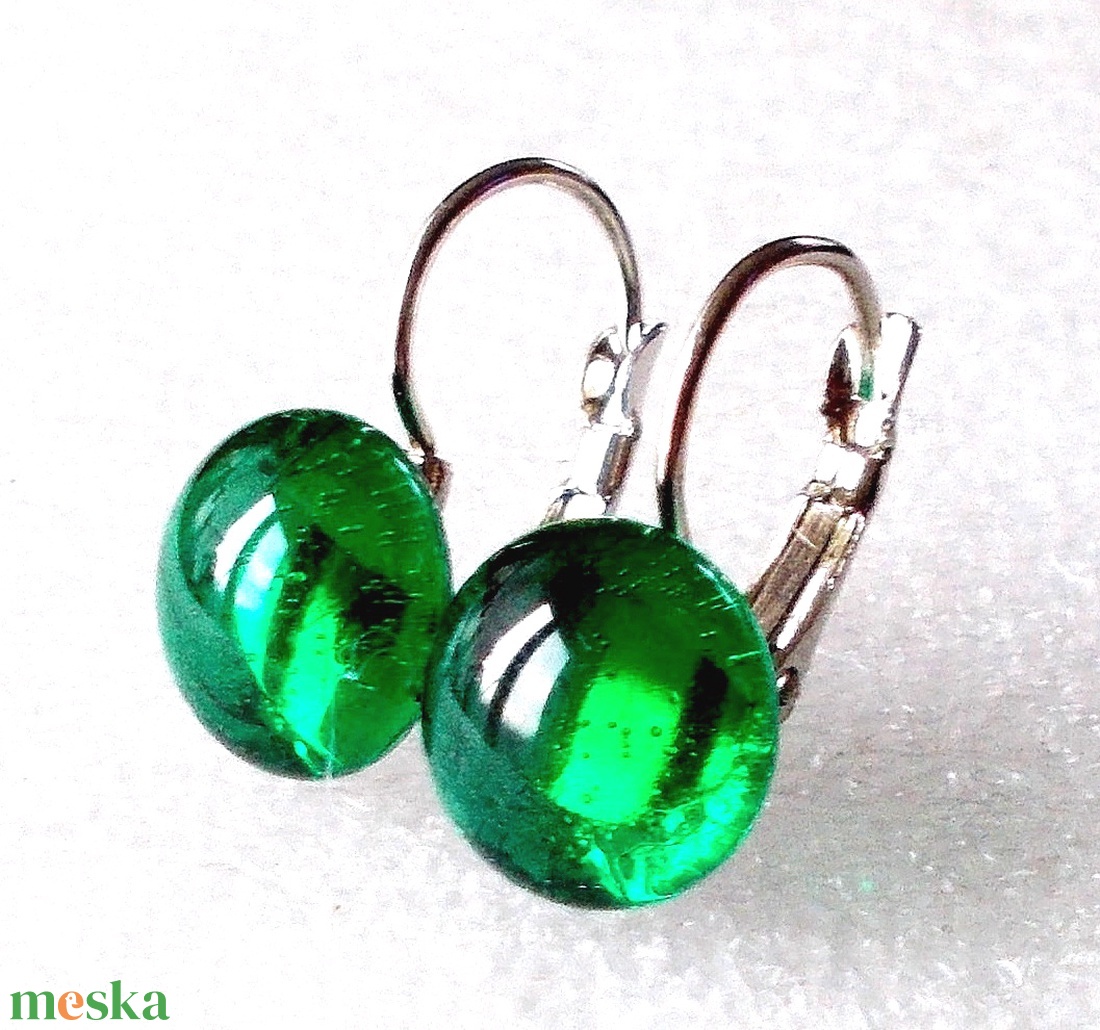 AKCIÓ! Smaragd ragyogás kapcsos fülbevaló, ajándék nőknek névnapra, születésnapra.  - ékszer - fülbevaló - lógós kerek fülbevaló - Meska.hu