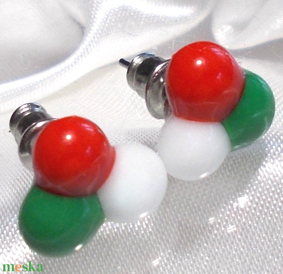 NEMESACÉL! Nemzeti színű stiftes üveg fülbevaló, ajándék lányoknak, nőknek névnapra,születésnapra. - ékszer - fülbevaló - pötty fülbevaló - Meska.hu