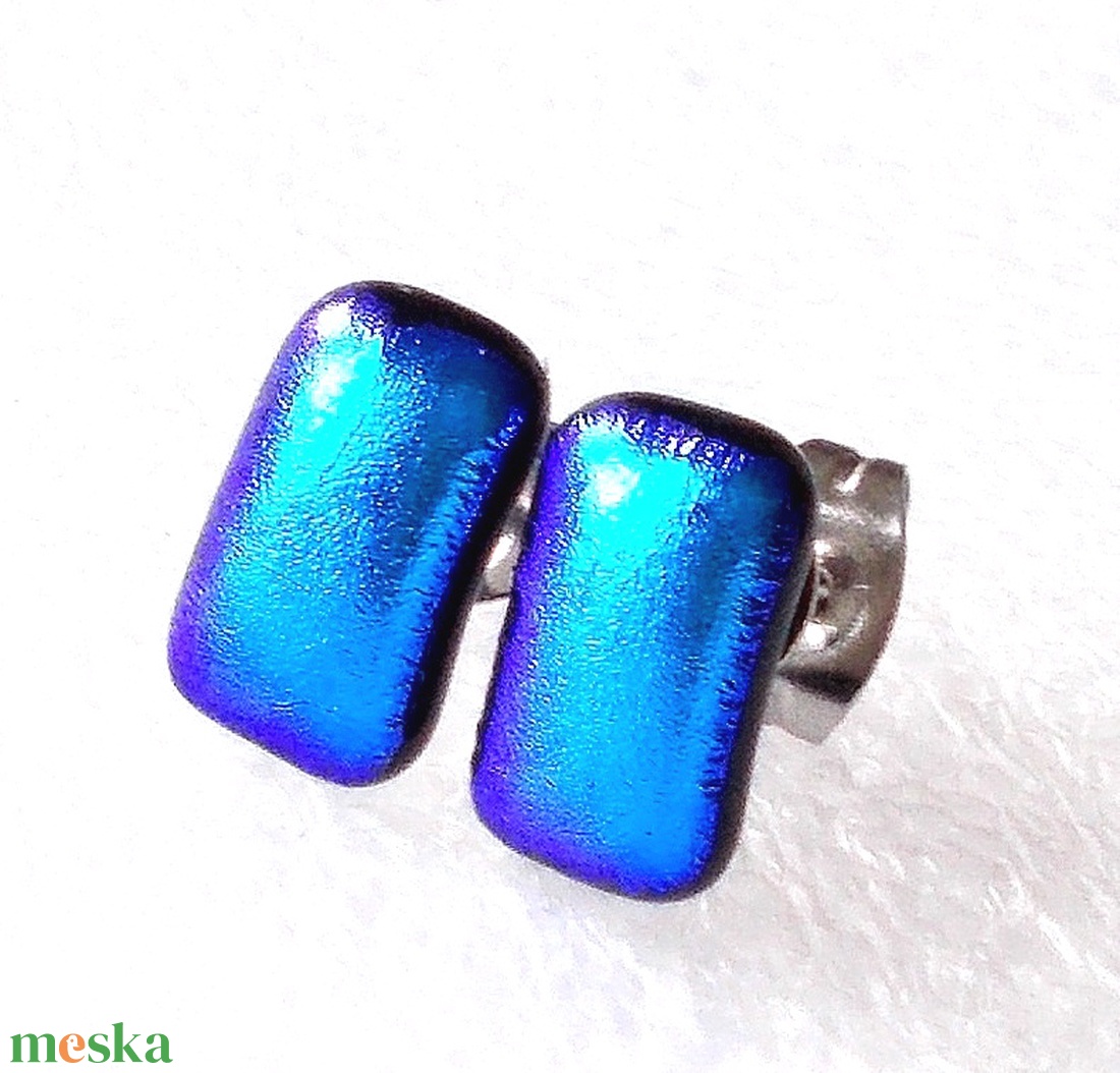 Orvosi fém! Kék dichroic trendi stiftes fülbevaló, ajándék névnapra, születésnapra. - ékszer - fülbevaló - pötty fülbevaló - Meska.hu Orvosi fém! Kék dichroic trendi stiftes fülbevaló, ajándék névnapra, születésnapra. - ékszer - fülbevaló - pötty fülbevaló - Meska.hu