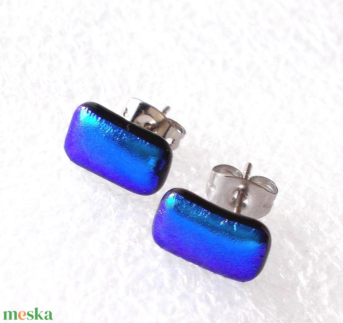 Orvosi fém! Kék dichroic trendi stiftes fülbevaló, ajándék névnapra, születésnapra. - ékszer - fülbevaló - pötty fülbevaló - Meska.hu Orvosi fém! Kék dichroic trendi stiftes fülbevaló, ajándék névnapra, születésnapra. - ékszer - fülbevaló - pötty fülbevaló - Meska.hu
