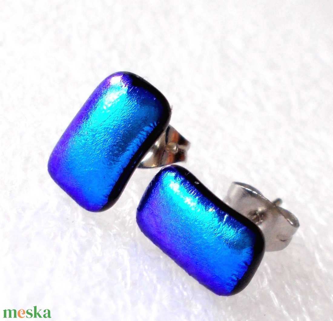 Orvosi fém! Kék dichroic trendi stiftes fülbevaló, ajándék névnapra, születésnapra. - ékszer - fülbevaló - pötty fülbevaló - Meska.hu Orvosi fém! Kék dichroic trendi stiftes fülbevaló, ajándék névnapra, születésnapra. - ékszer - fülbevaló - pötty fülbevaló - Meska.hu