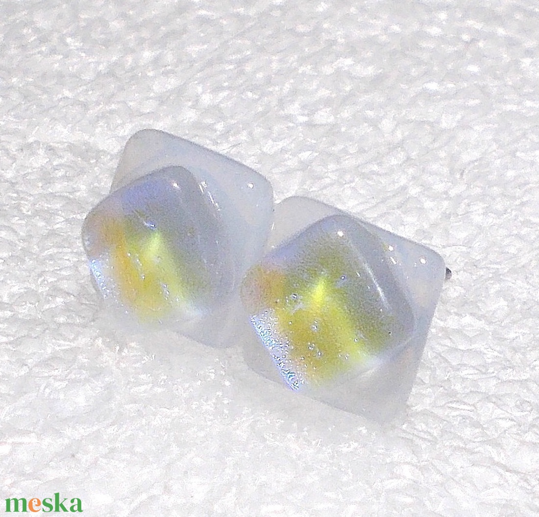 ORVOSI FÉM! Univerzum dichroic  fülbevaló, ajándék névnapra, születésnapra. - ékszer - fülbevaló - pötty fülbevaló - Meska.hu