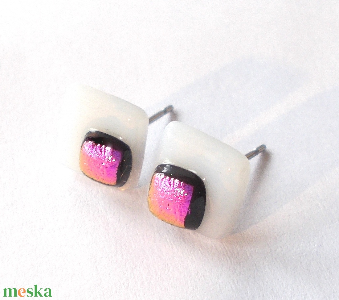 ORVOSI FÉM! Királykék kocka dichroic  fülbevaló, ajándék névnapra, születésnapra. - ékszer - fülbevaló - pötty fülbevaló - Meska.hu