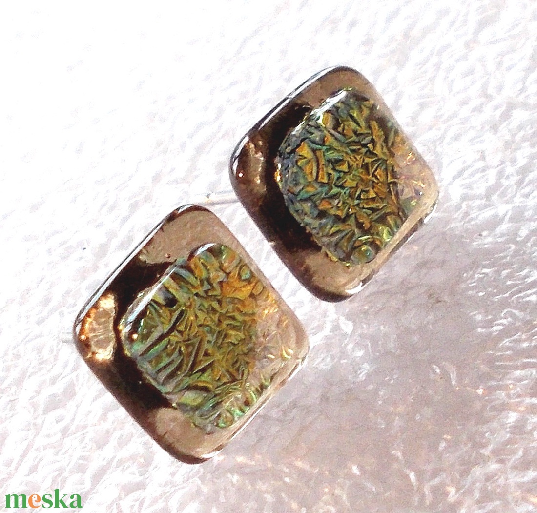 ORVOSI FÉM! Szikrázó zöld kocka dichroic fülbevaló, ajándék névnapra, születésnapra. - ékszer - fülbevaló - pötty fülbevaló - Meska.hu ORVOSI FÉM! Szikrázó zöld kocka dichroic fülbevaló, ajándék névnapra, születésnapra. - ékszer - fülbevaló - pötty fülbevaló - Meska.hu