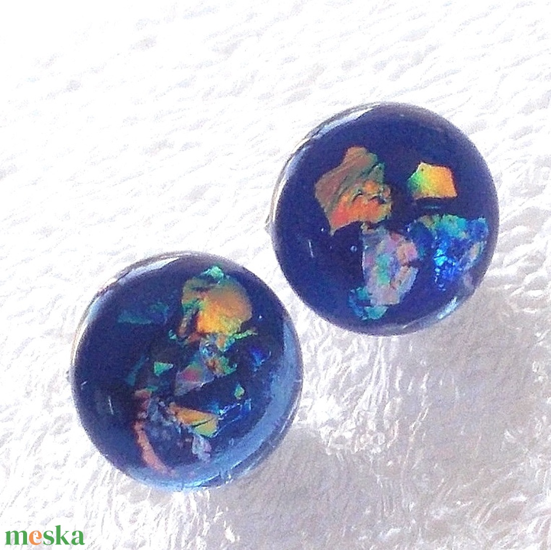 AKCIÓ! Dichroic levendula, stiftes üveg fülbevaló  , ajándék  névnapra, születésnapra. - ékszer - fülbevaló - pötty fülbevaló - Meska.hu