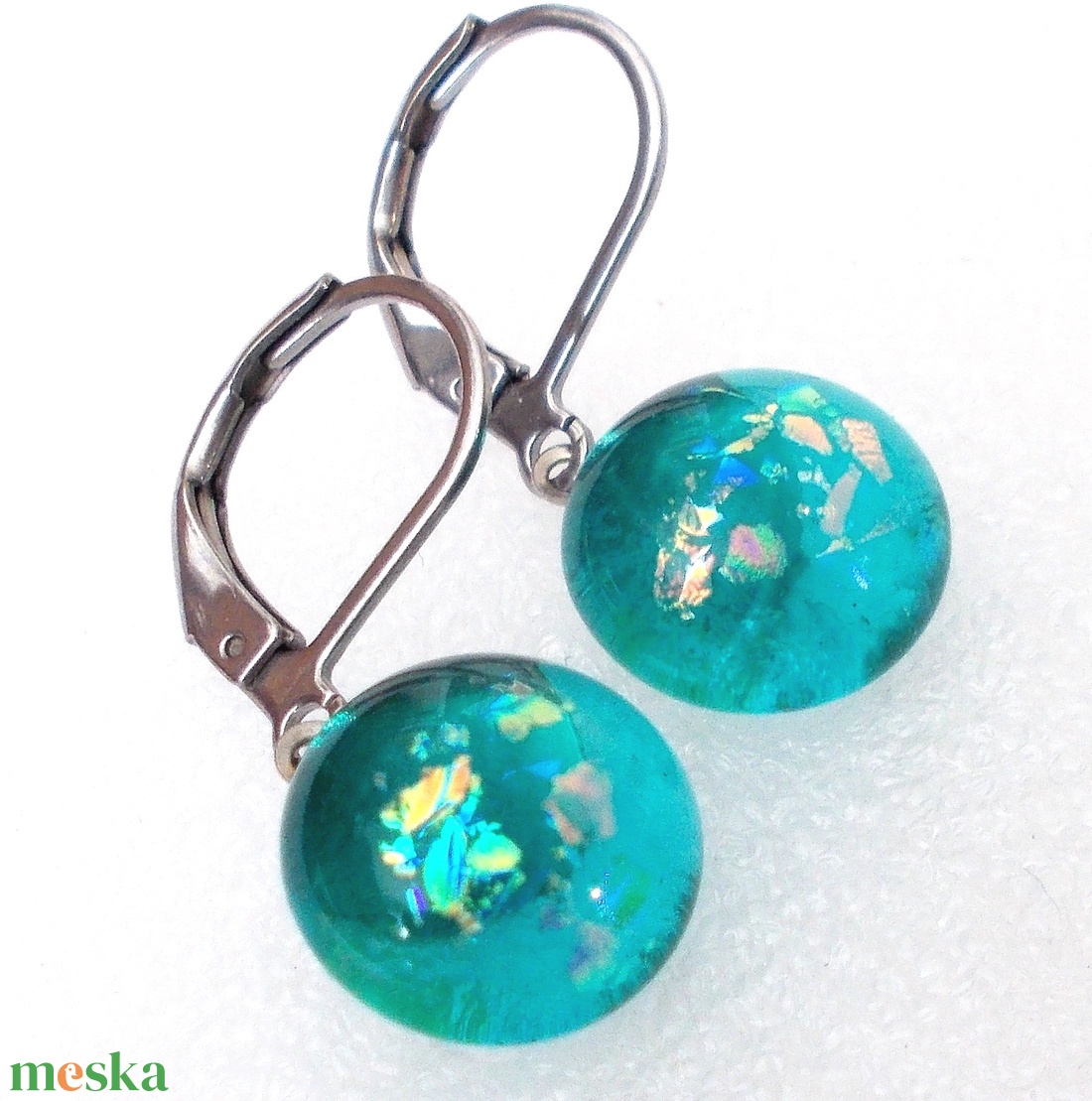 NEMESACÉL! Fényjáték türkizben, fülbevaló, ajándék nőknek névnapra, születésnapra.  - ékszer - fülbevaló - lógó fülbevaló - Meska.hu