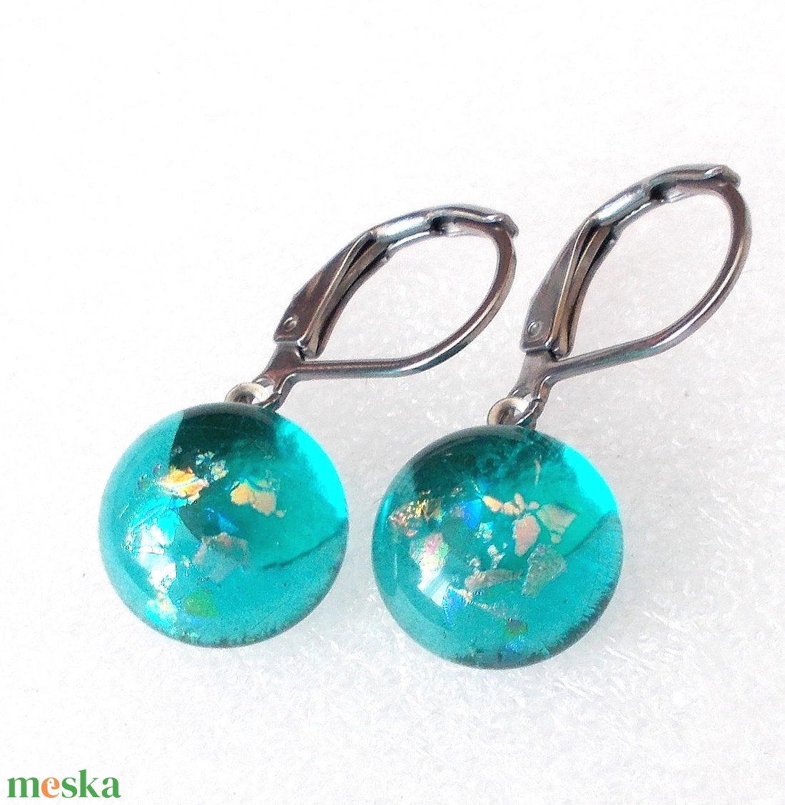 NEMESACÉL! Fényjáték türkizben, fülbevaló, ajándék nőknek névnapra, születésnapra.  - ékszer - fülbevaló - lógó fülbevaló - Meska.hu