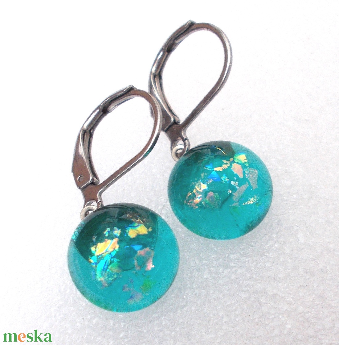 NEMESACÉL! Fényjáték türkizben, fülbevaló, ajándék nőknek névnapra, születésnapra.  - ékszer - fülbevaló - lógó fülbevaló - Meska.hu