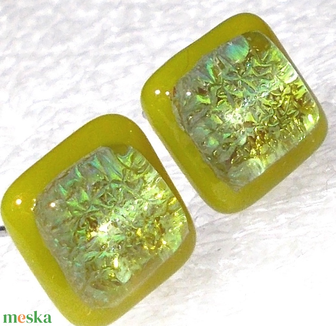 ORVOSI FÉM! Szikrázó zöld kocka dichroic fülbevaló, ajándék névnapra, születésnapra. - ékszer - fülbevaló - pötty fülbevaló - Meska.hu ORVOSI FÉM! Szikrázó zöld kocka dichroic fülbevaló, ajándék névnapra, születésnapra. - ékszer - fülbevaló - pötty fülbevaló - Meska.hu