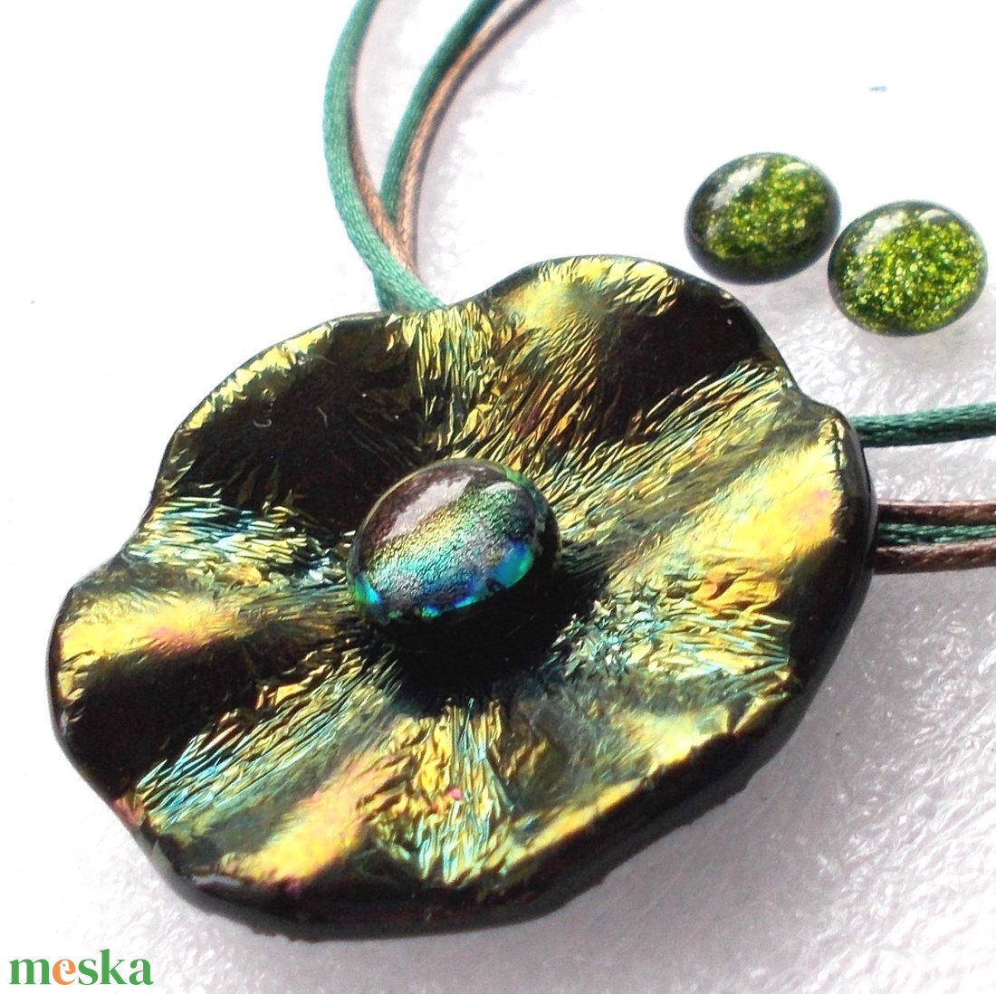 Bronzos smaragd rózsa medál, ajándék névnapra születésnapra. - ékszer - nyaklánc - medálos nyaklánc - Meska.hu