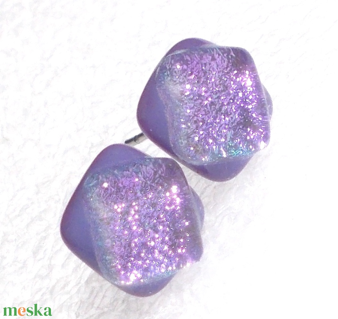 Levendula dichroic  fülbevaló, ajándék névnapra, születésnapra. - ékszer - fülbevaló - pötty fülbevaló - Meska.hu