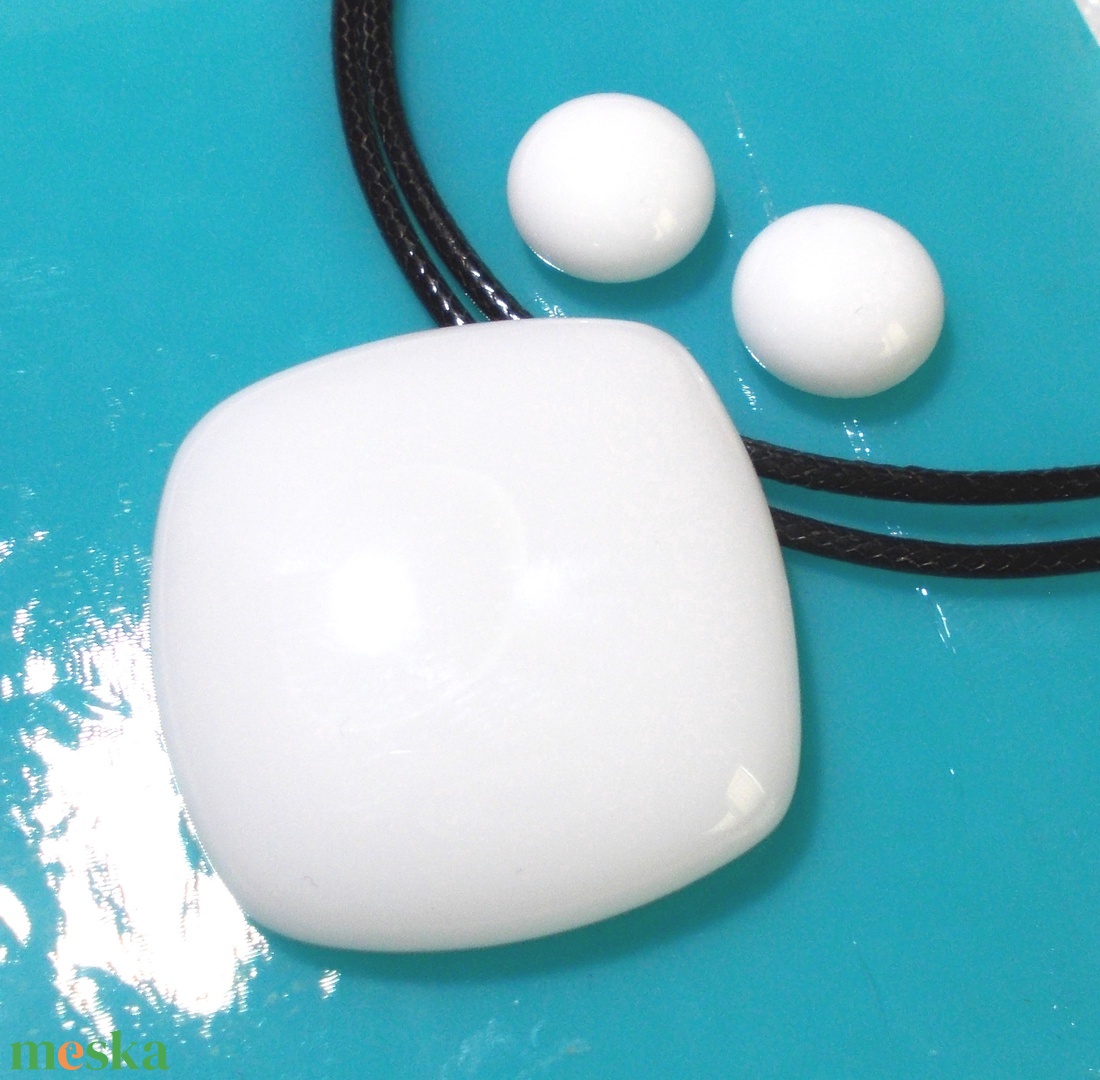  Hófehér nyaklánc és fülbevaló, ajándék névnapra, születésnapra. - ékszer - ékszerszett - Meska.hu