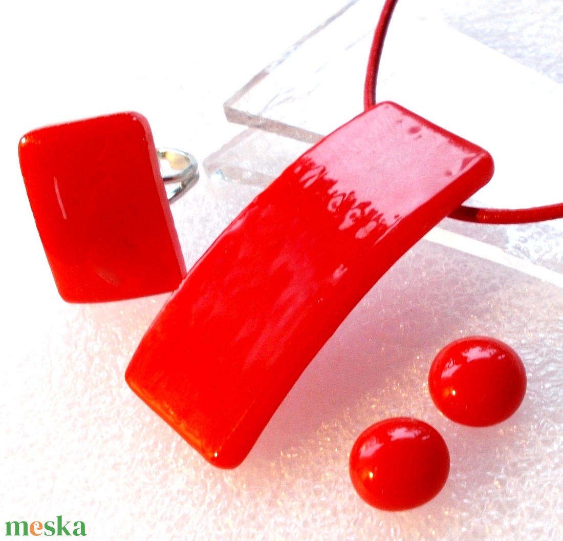  Hajlított  piros ékszerszett, díszdobozba csomagolva. - ékszer - ékszerszett - Meska.hu