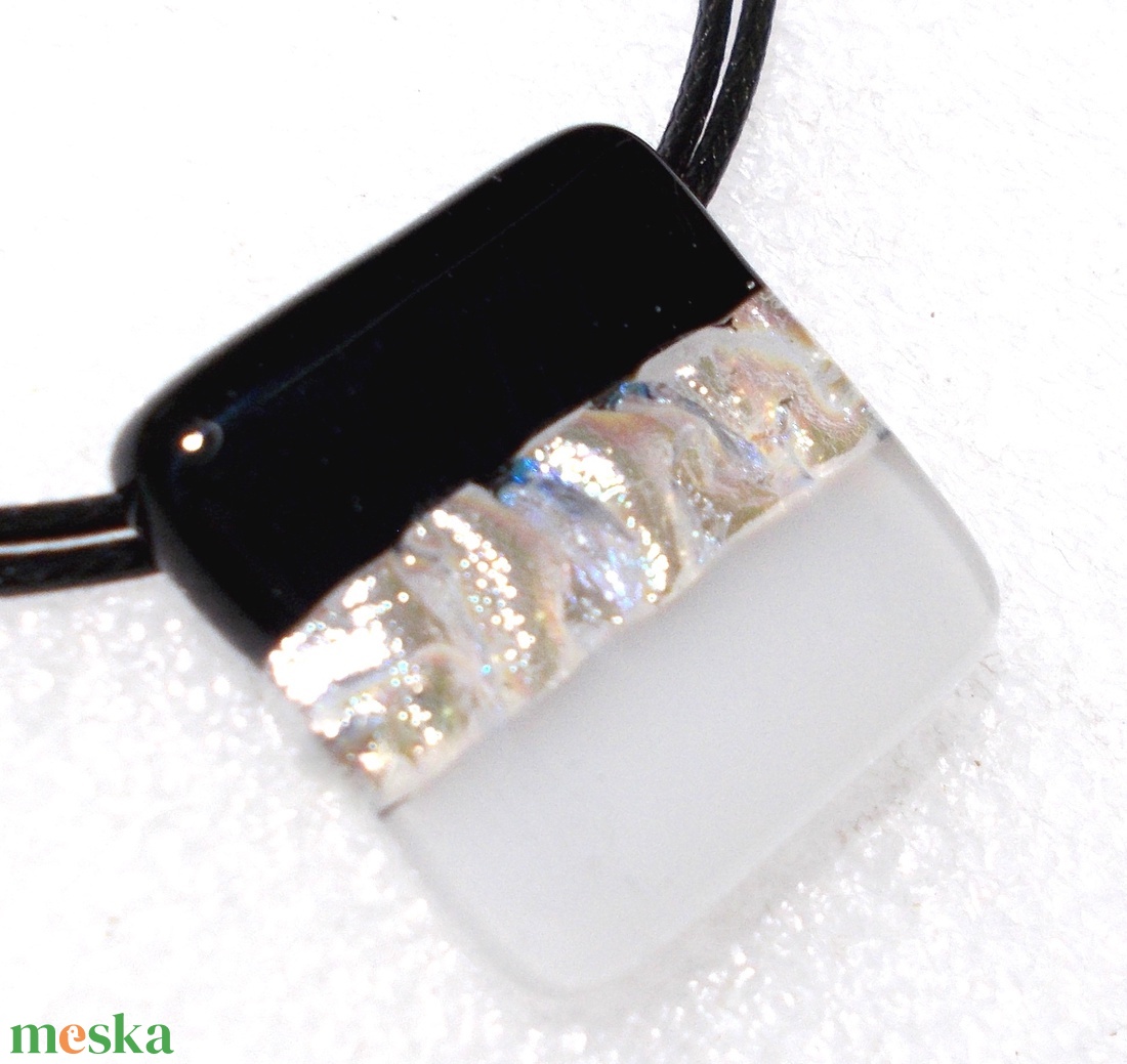 Fekete-fehér-ezüst nyaklánc,  ajándék névnapra, születésnapra. - ékszer - ékszerszett - Meska.hu