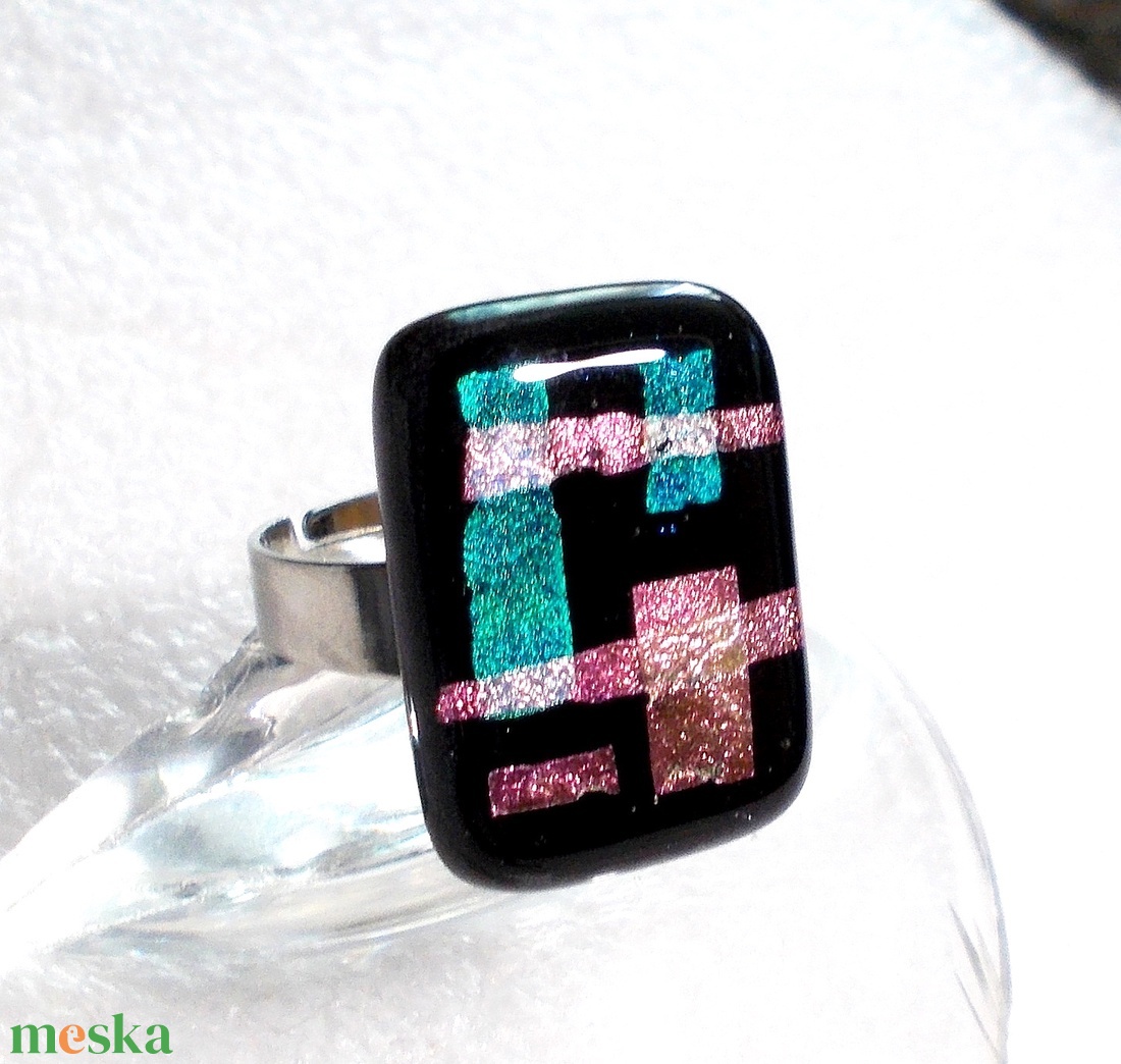 AKCIÓ! Kockás dichroic ékszerszett, ajándék születésnapra, névnapra. - ékszer - ékszerszett - Meska.hu AKCIÓ! Kockás dichroic ékszerszett, ajándék születésnapra, névnapra. - ékszer - ékszerszett - Meska.hu