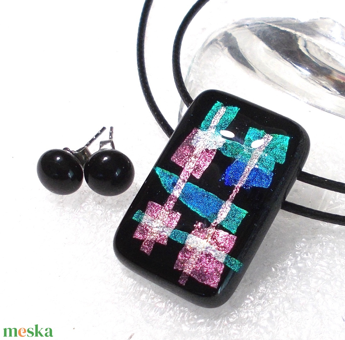 AKCIÓ! Kockás dichroic ékszerszett, ajándék születésnapra, névnapra. - ékszer - ékszerszett - Meska.hu AKCIÓ! Kockás dichroic ékszerszett, ajándék születésnapra, névnapra. - ékszer - ékszerszett - Meska.hu