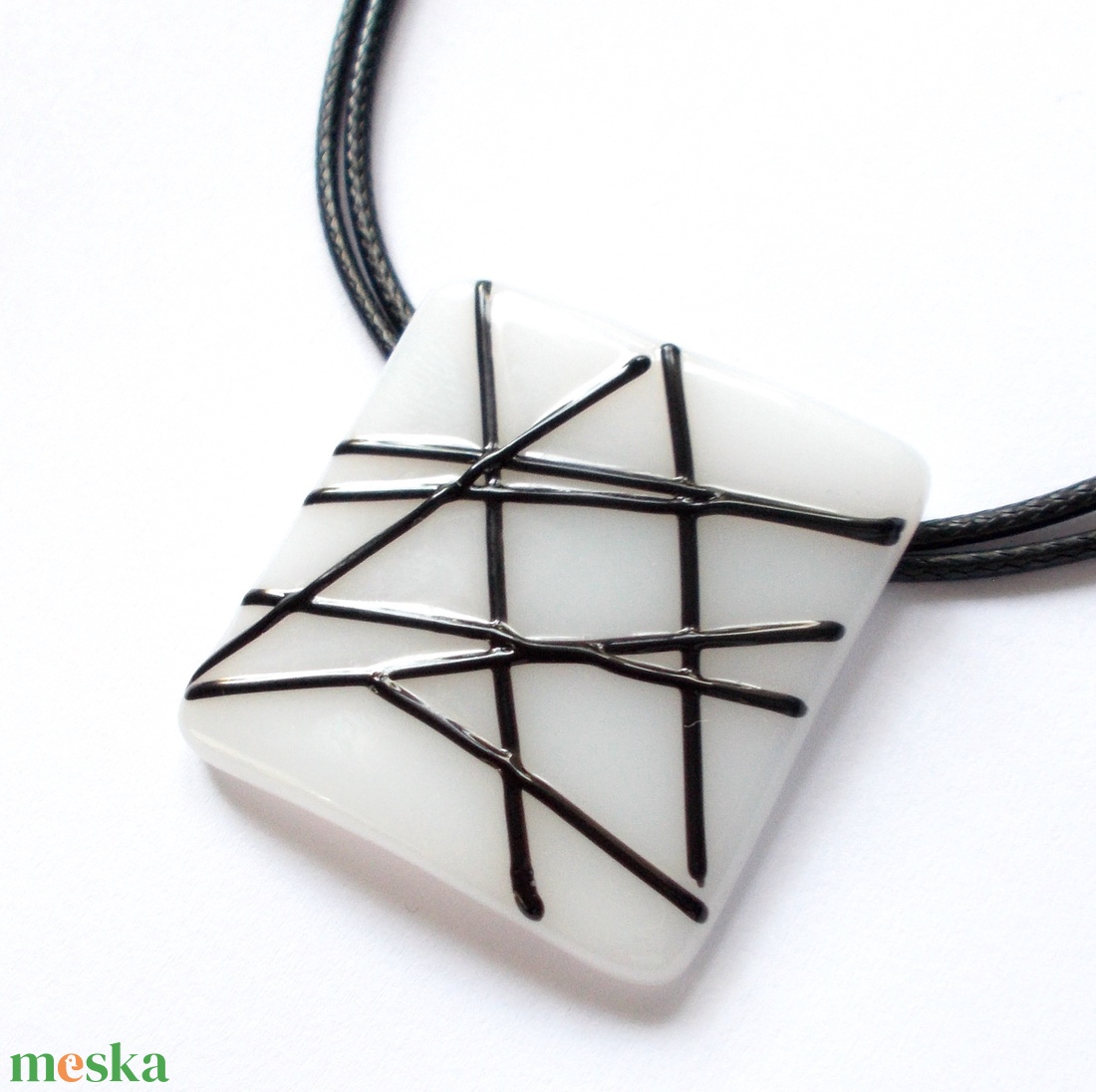 AKCIÓ! Vonalak játéka fehéren, nyaklánc  ajándék névnapra, születésnapra. - ékszer - ékszerszett - Meska.hu
