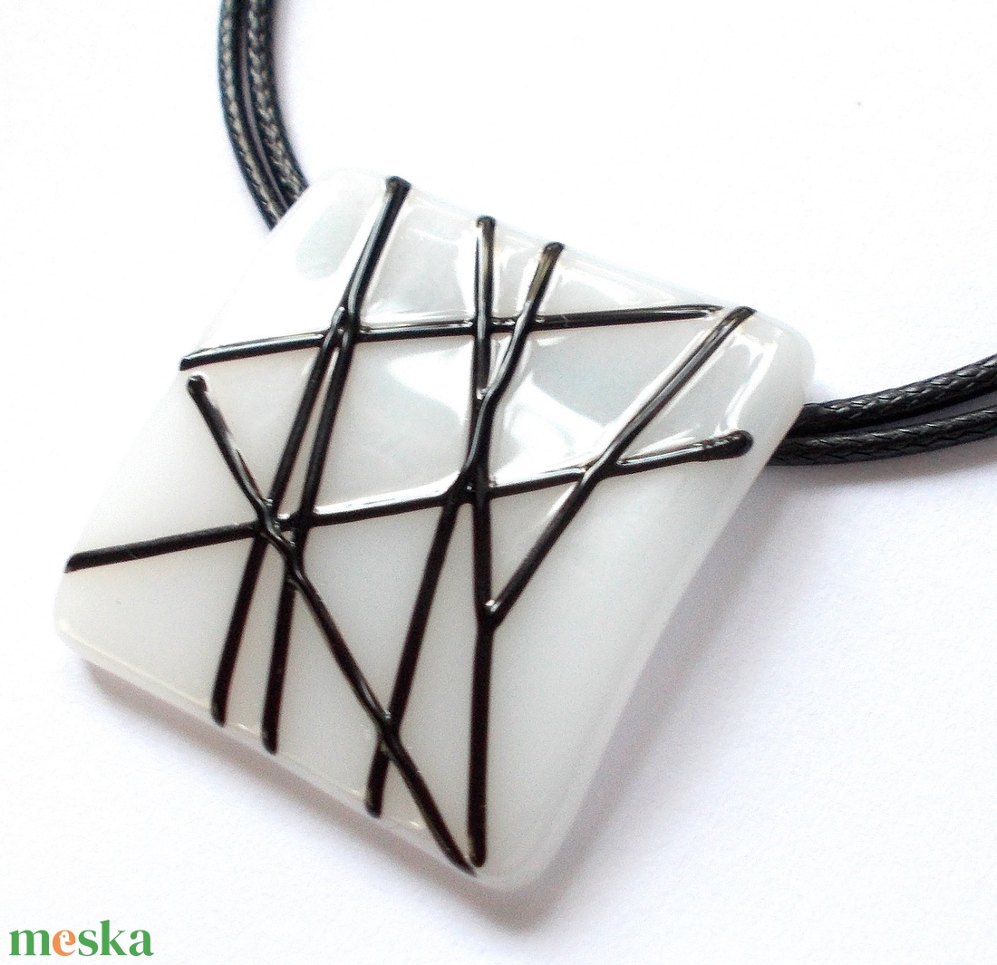 AKCIÓ! Vonalak játéka fehéren, nyaklánc  ajándék névnapra, születésnapra. - ékszer - ékszerszett - Meska.hu