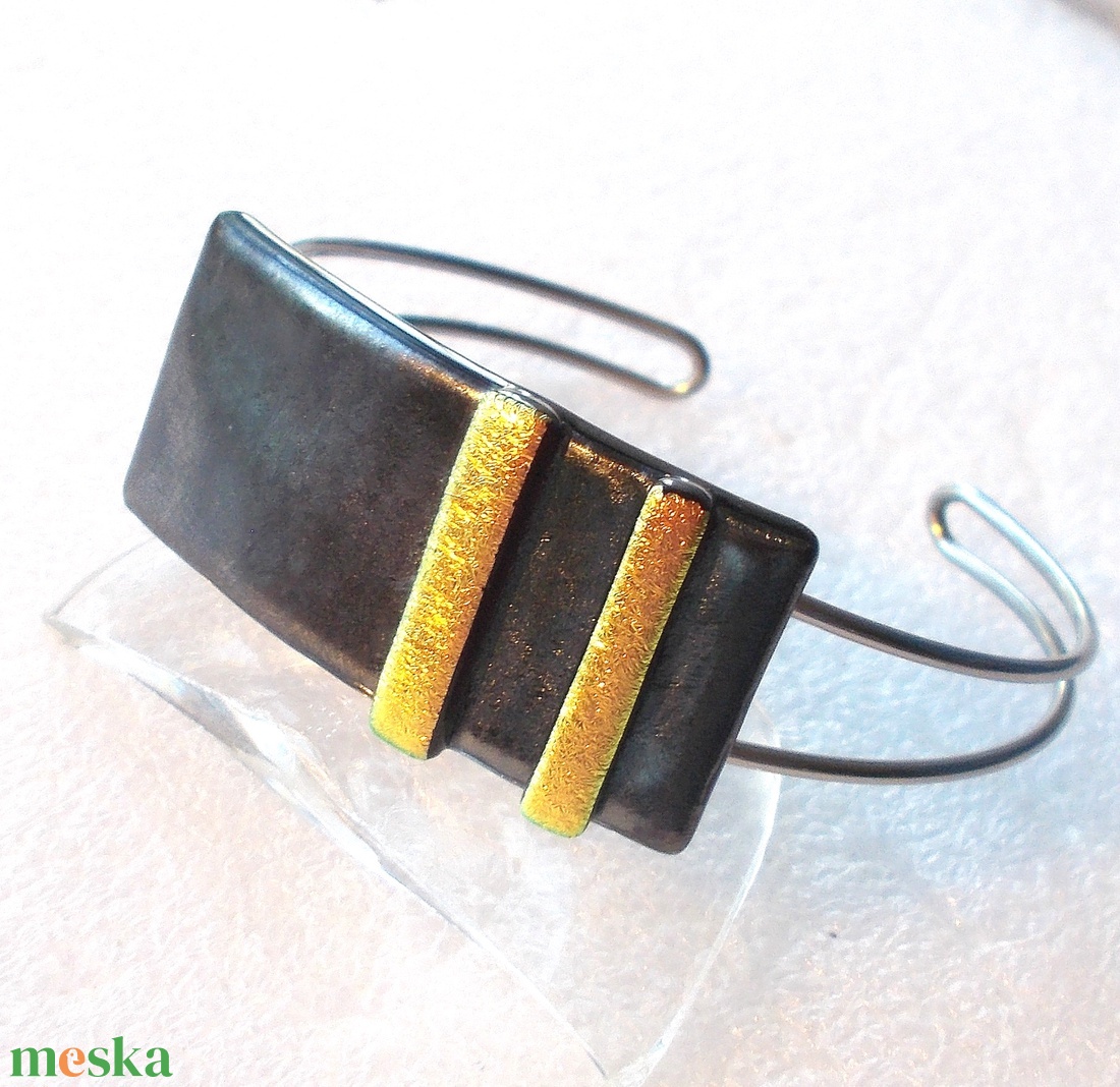 NEMESACÉL! Szürke-arany karkötő. - ékszer - karkötő - karkötő medállal - Meska.hu