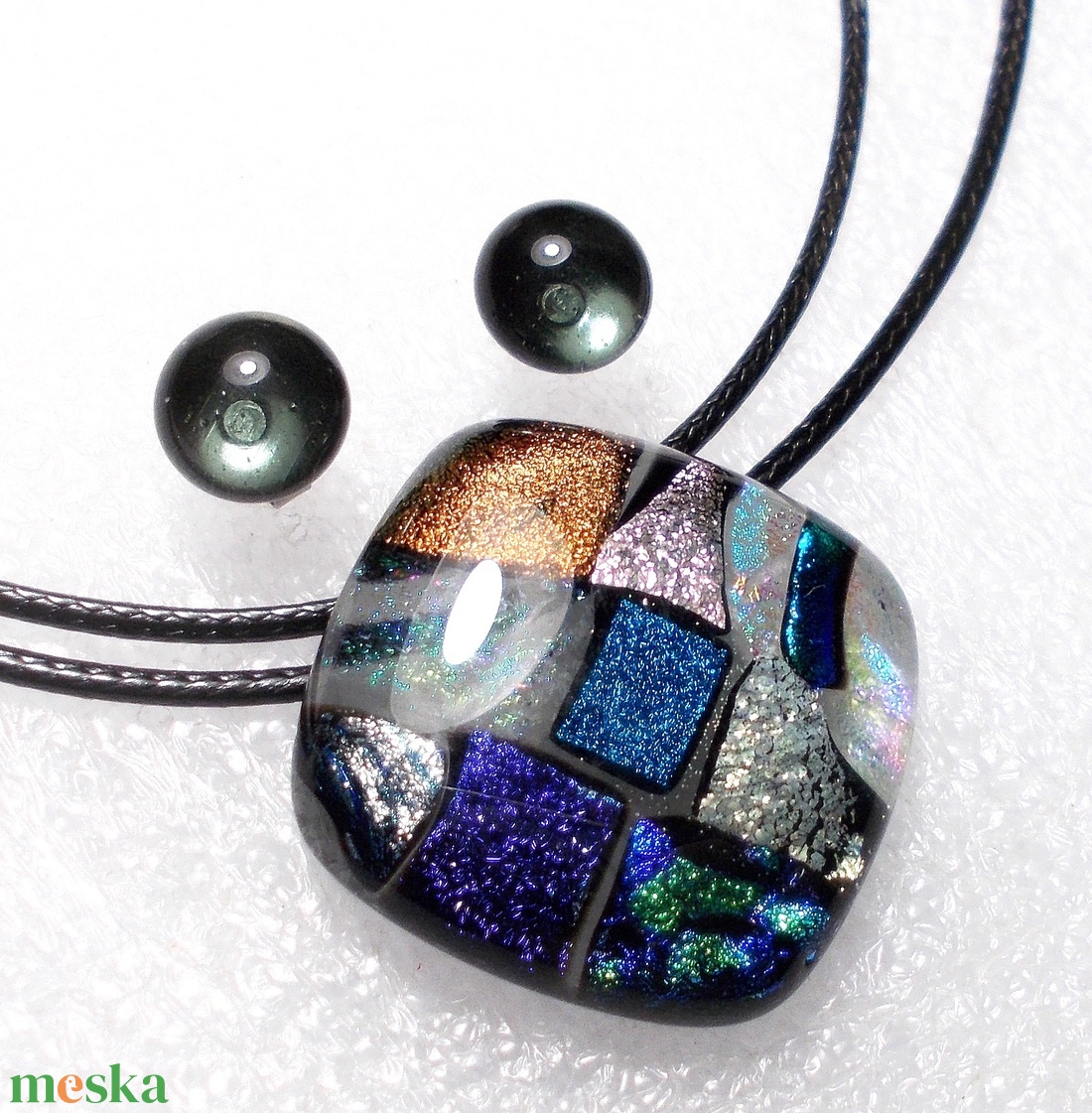 Szürkében dichroic szivárvány nyaklánc, ajándék pedagógus napra, születésnapra, névnapra.  - ékszer - ékszerszett - Meska.hu