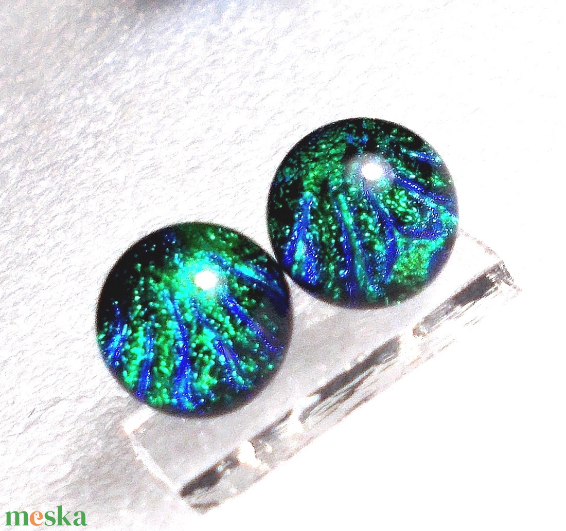 ORVOSI FÉM!  Pávakék ragyogás  stiftes fülbevaló, ajándék névnapra, születésnapra. - ékszer - fülbevaló - pötty fülbevaló - Meska.hu