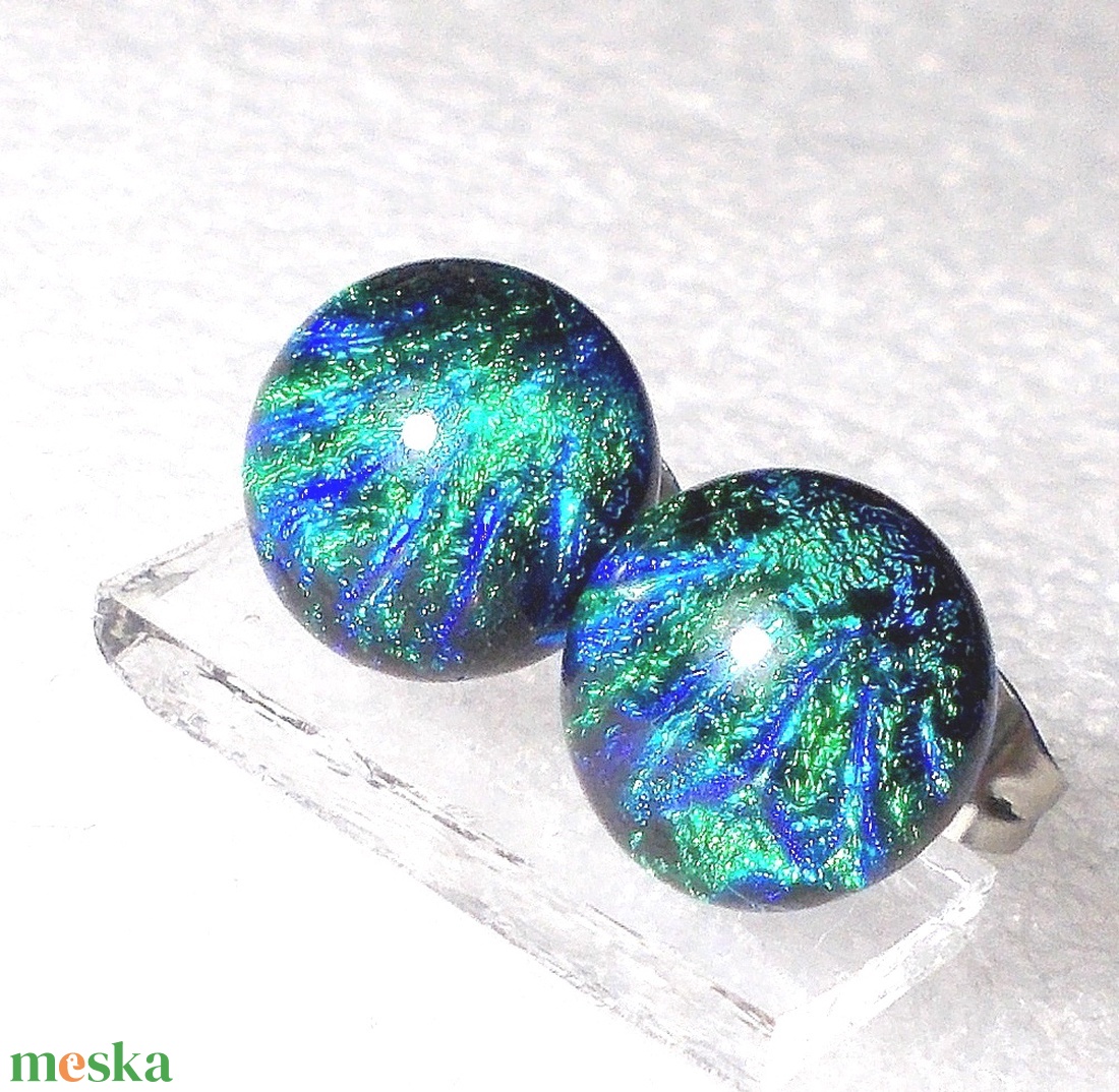 ORVOSI FÉM!  Pávakék ragyogás  stiftes fülbevaló, ajándék névnapra, születésnapra. - ékszer - fülbevaló - pötty fülbevaló - Meska.hu