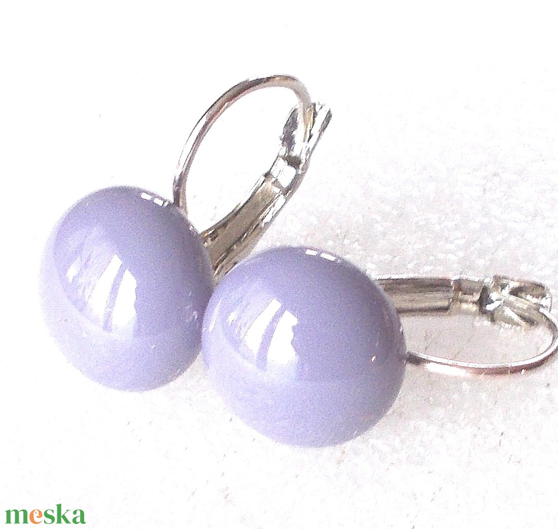 NEMESACÉL! Pasztell lila üveg fülbevaló, ajándék nőknek névnapra, születésnapra.  - ékszer - fülbevaló - lógó fülbevaló - Meska.hu