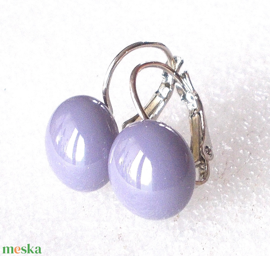 NEMESACÉL! Pasztell lila üveg fülbevaló, ajándék nőknek névnapra, születésnapra.  - ékszer - fülbevaló - lógó fülbevaló - Meska.hu