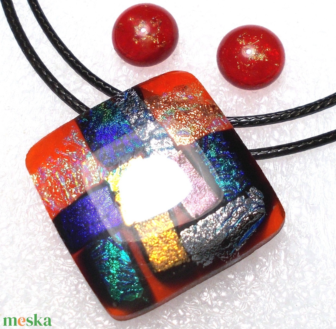Színek fények pirosban, dichroic ékszerszett, ajándék pedagógus napra, születésnapra, névnapra. - ékszer - ékszerszett - Meska.hu Színek fények pirosban, dichroic ékszerszett, ajándék pedagógus napra, születésnapra, névnapra. - ékszer - ékszerszett - Meska.hu
