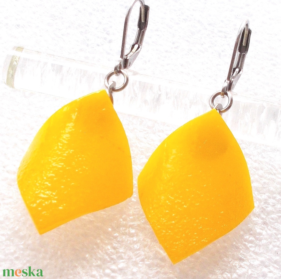 NEMESACÉL! Hajlított kocka formájú fülbevaló, ajándék nőknek névnapra, születésnapra.  - ékszer - fülbevaló - lógó fülbevaló - Meska.hu