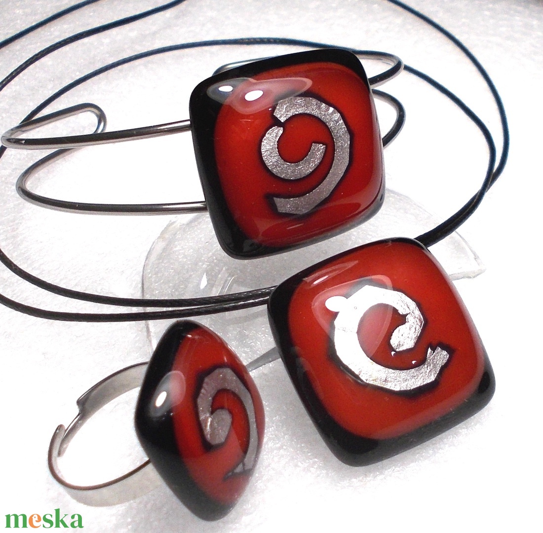 NEMESACÉL! Ezüst csiga pirosban üvegékszer szett, ajándék lányoknak névnapra, születésnapra. - ékszer - ékszerszett - Meska.hu