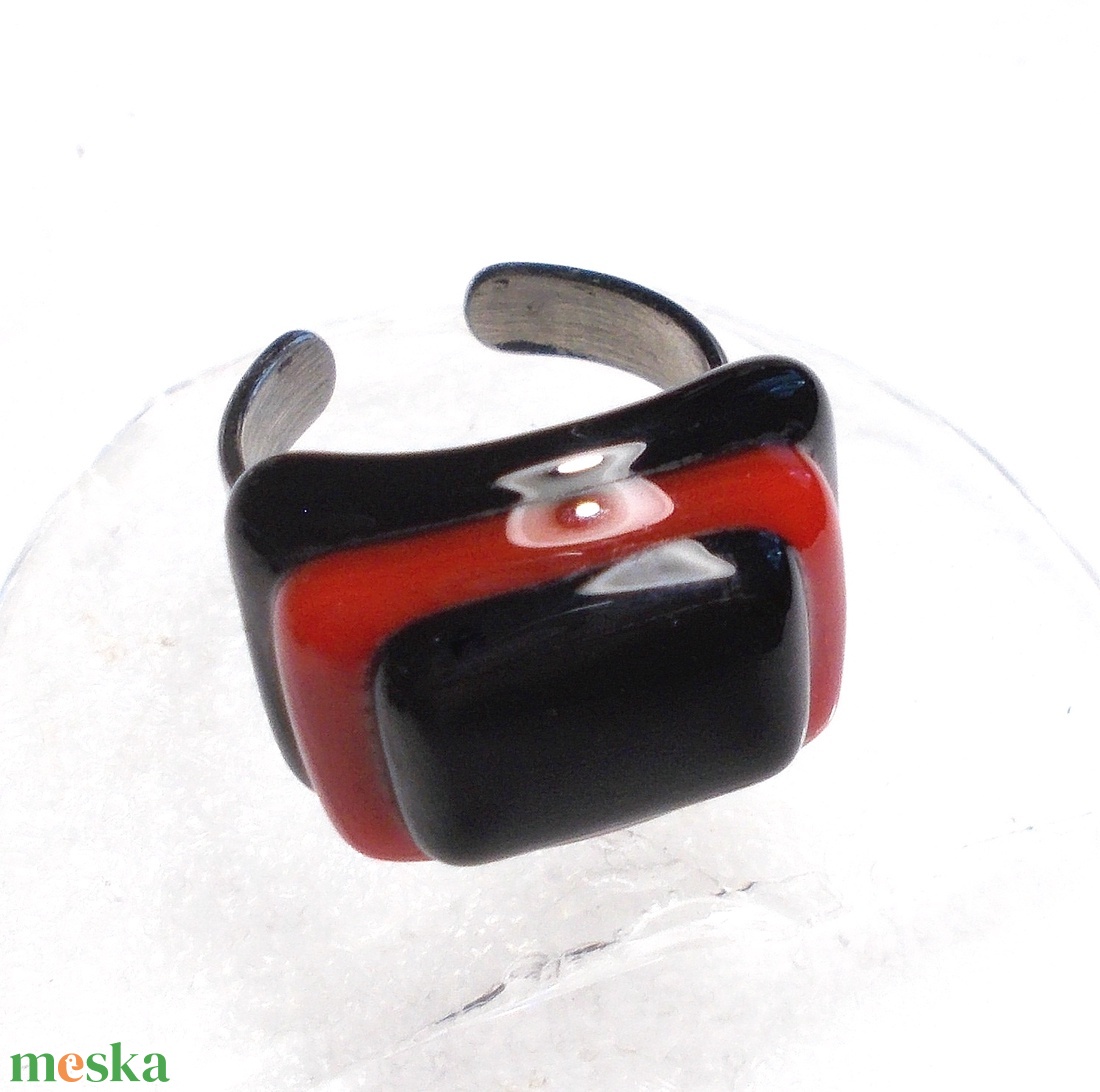 NEMESACÉL! Piros-fekete  üveg gyűrű , ajándék lányoknak, névnapra, születésnapra. - ékszer - gyűrű - statement gyűrű - Meska.hu