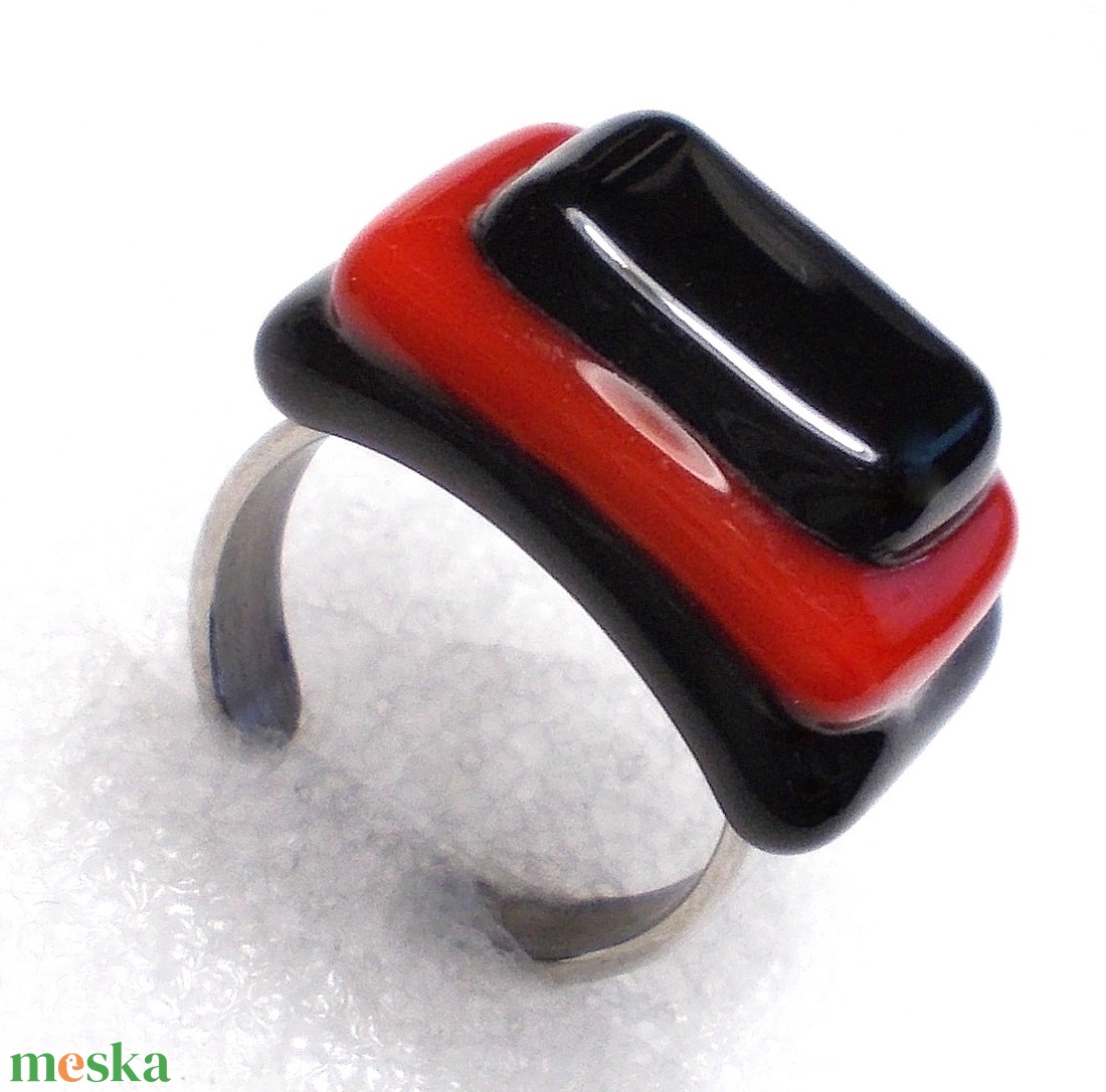 NEMESACÉL! Piros-fekete  üveg gyűrű , ajándék lányoknak, névnapra, születésnapra. - ékszer - gyűrű - statement gyűrű - Meska.hu