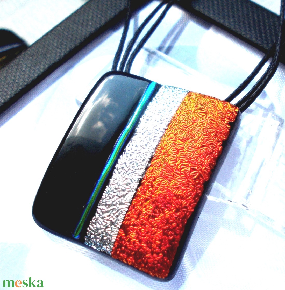 Vörös és fekete dichroic medál, ajándék névnapra, születésnapra. - ékszer - ékszerszett - Meska.hu Vörös és fekete dichroic medál, ajándék névnapra, születésnapra. - ékszer - ékszerszett - Meska.hu