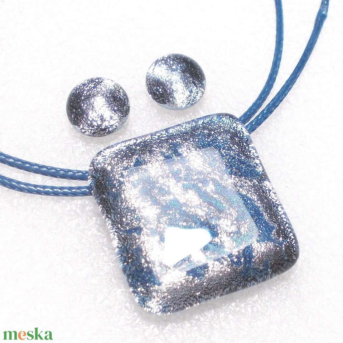 NEMESACÉL! Ezüst-kék dichroic ékszerszett, szalagavató bálra, névnapra, születésnapra. - ékszer - ékszerszett - Meska.hu NEMESACÉL! Ezüst-kék dichroic ékszerszett, szalagavató bálra, névnapra, születésnapra. - ékszer - ékszerszett - Meska.hu