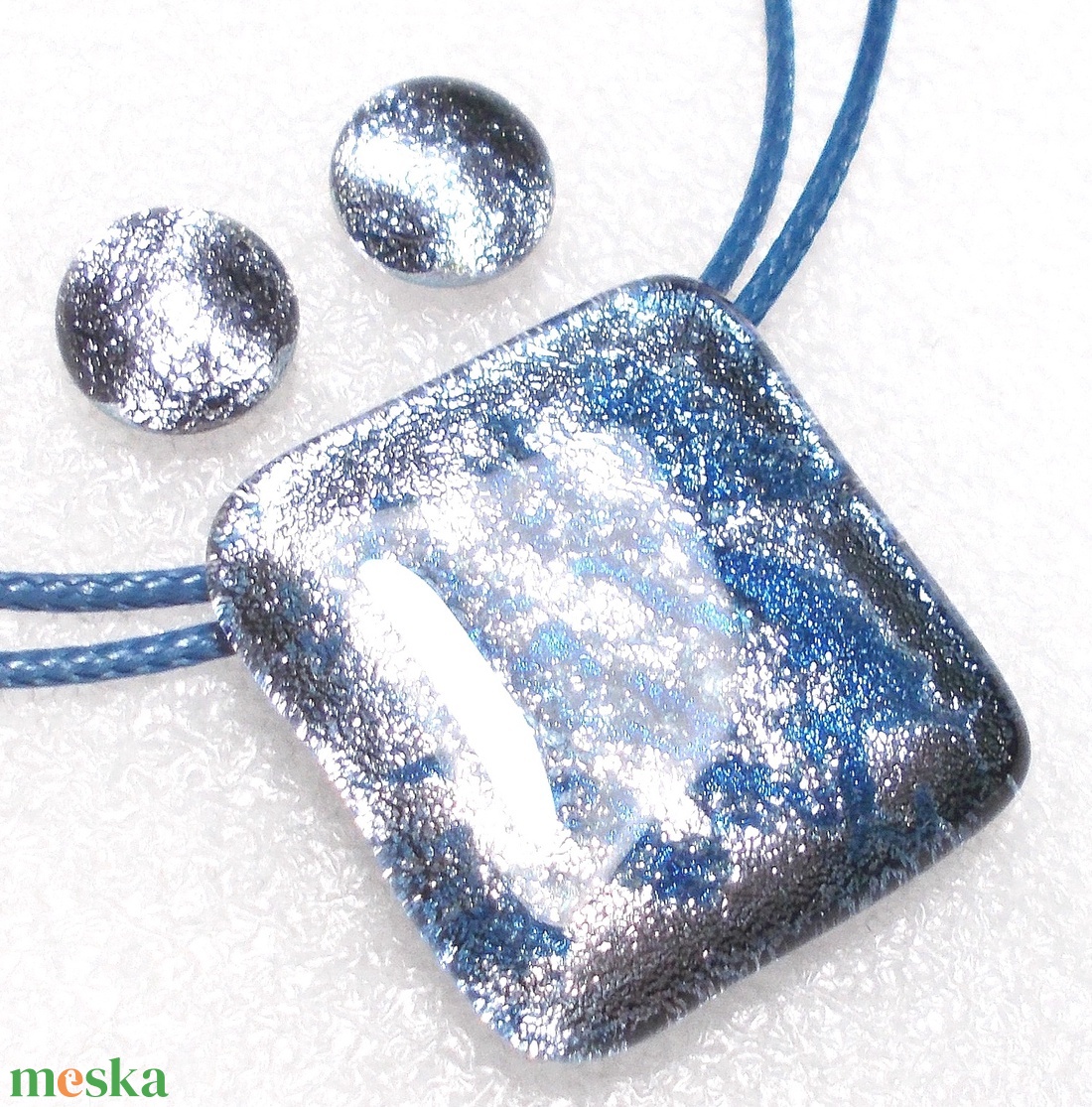 NEMESACÉL! Ezüst-kék dichroic ékszerszett, szalagavató bálra, névnapra, születésnapra. - ékszer - ékszerszett - Meska.hu NEMESACÉL! Ezüst-kék dichroic ékszerszett, szalagavató bálra, névnapra, születésnapra. - ékszer - ékszerszett - Meska.hu