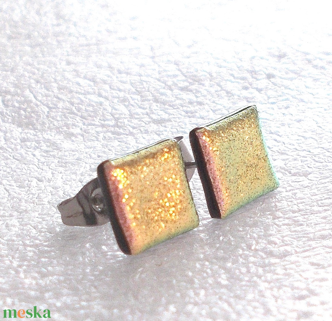 NEMESACÉL! Lazacos arany ragyogás dichroic pici pötty fülbevaló. - ékszer - fülbevaló - lógó fülbevaló - Meska.hu NEMESACÉL! Lazacos arany ragyogás dichroic pici pötty fülbevaló. - ékszer - fülbevaló - lógó fülbevaló - Meska.hu