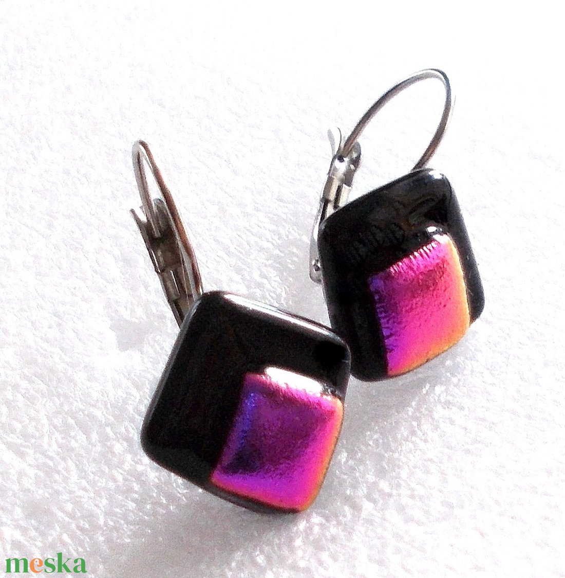 NEMESACÉL! Arany magenta dichroic fülbevaló, ajándék névnapra, születésnapra. - ékszer - fülbevaló - lógó fülbevaló - Meska.hu NEMESACÉL! Arany magenta dichroic fülbevaló, ajándék névnapra, születésnapra. - ékszer - fülbevaló - lógó fülbevaló - Meska.hu