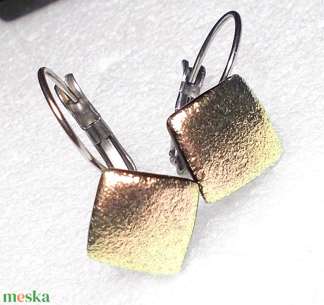 NEMESACÉL! Lazacos arany ragyogás dichroic fülbevaló. - ékszer - fülbevaló - lógó fülbevaló - Meska.hu NEMESACÉL! Lazacos arany ragyogás dichroic fülbevaló. - ékszer - fülbevaló - lógó fülbevaló - Meska.hu