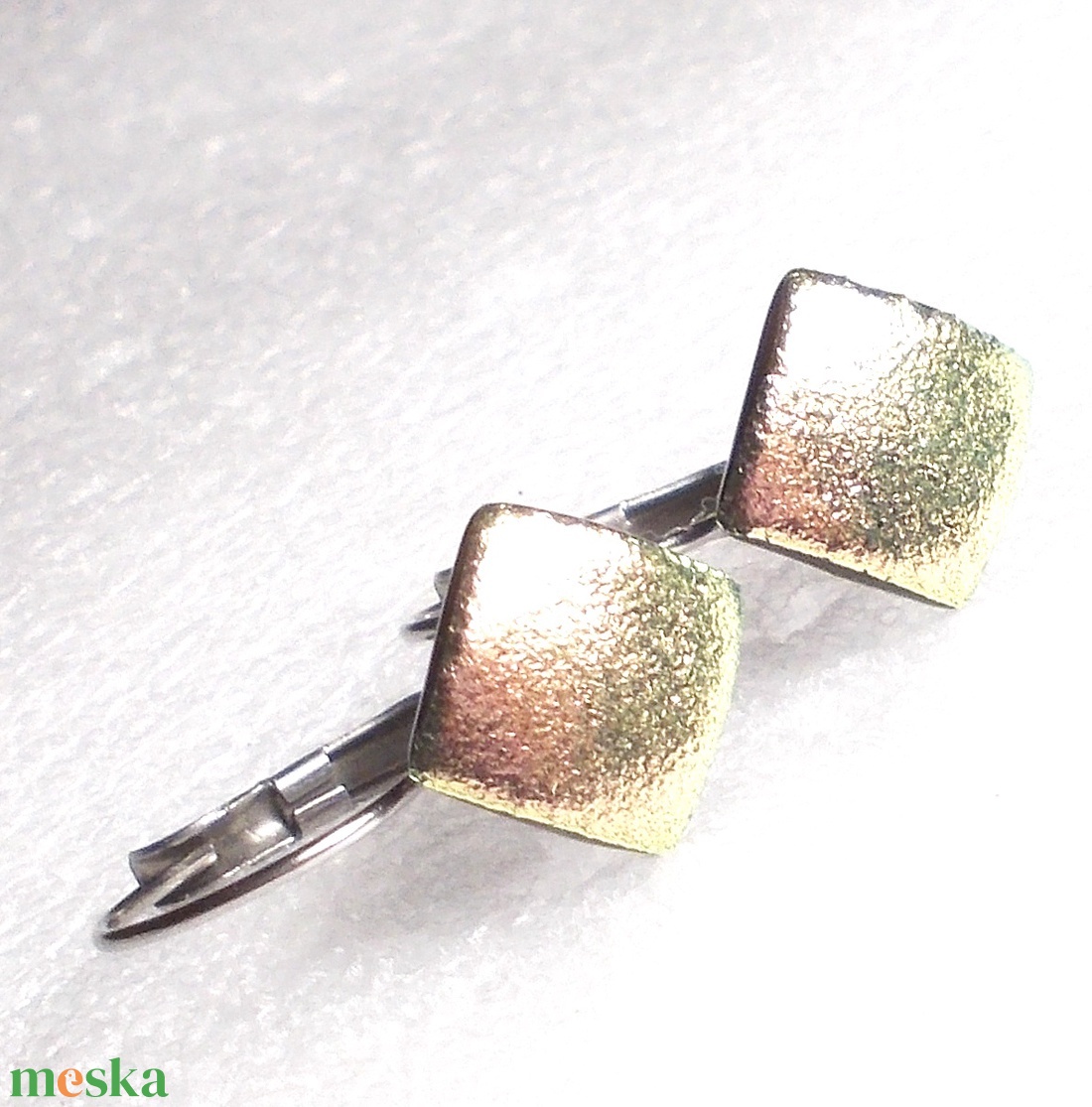 NEMESACÉL! Lazacos arany ragyogás dichroic fülbevaló. - ékszer - fülbevaló - lógó fülbevaló - Meska.hu NEMESACÉL! Lazacos arany ragyogás dichroic fülbevaló. - ékszer - fülbevaló - lógó fülbevaló - Meska.hu